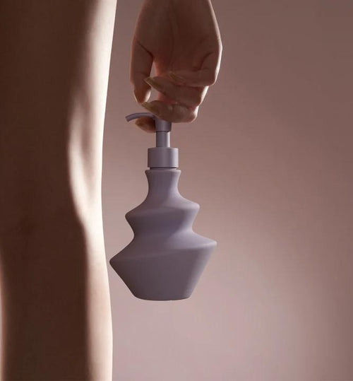 BOTANICAL ESSENCE BODY WASH ：BEAUTIFUL SINNER